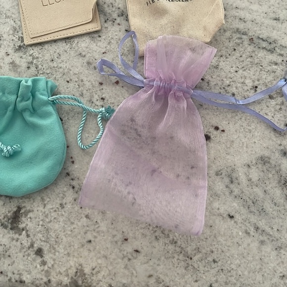 Different size jewelry bags - Picture 6 of 6